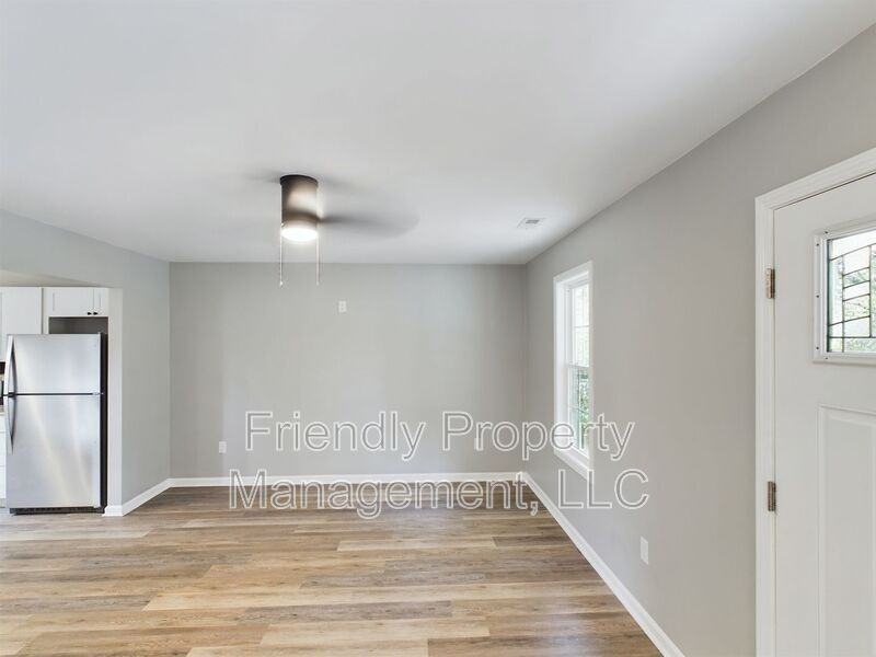 323 4th St - Photo 3 of 27