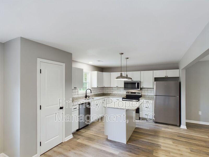 323 4th St - Photo 6 of 27
