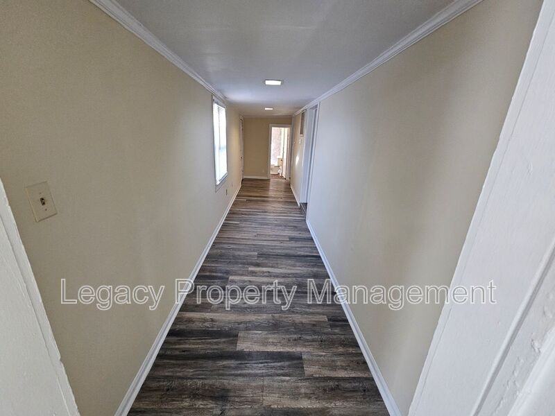 712 Larry Ave - Photo 3 of 8