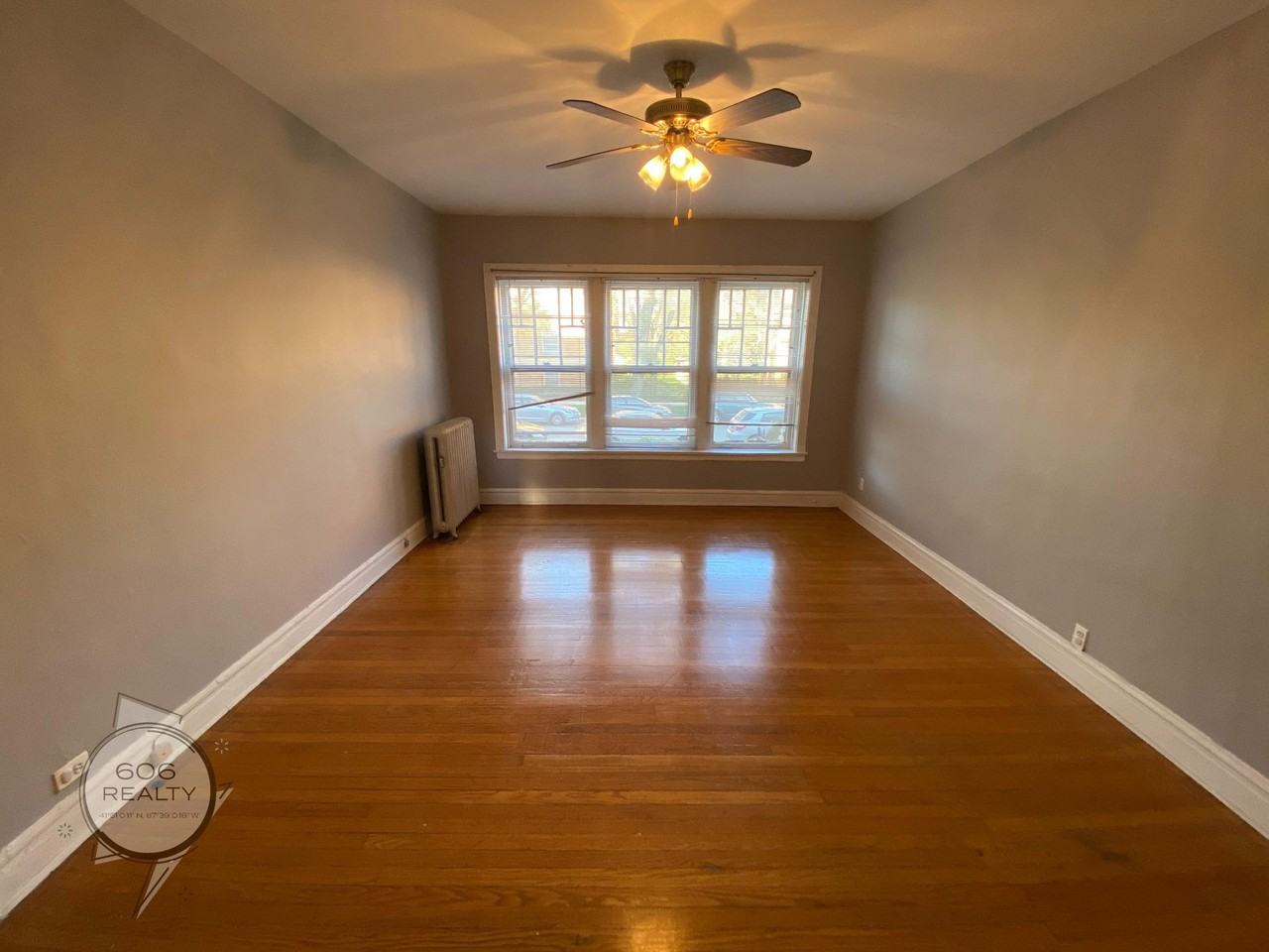 Large Vintage Ravenswood Apts! SPECIAL OFFER! - Photo 2 of 10