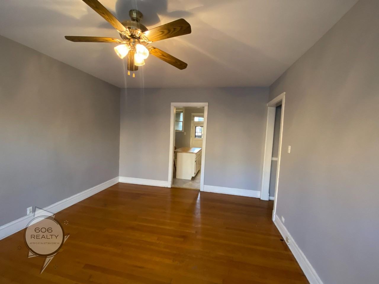 Large Vintage Ravenswood Apts! SPECIAL OFFER! - Photo 6 of 10