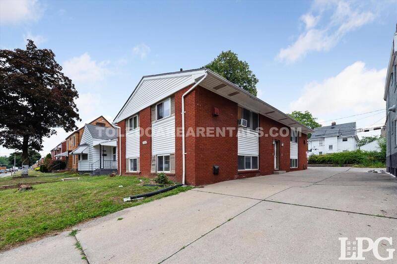 3424 Douglas Rd #3 - Photo 2 of 13