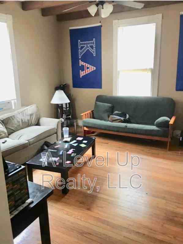 723 E 6th St - Photo 3 of 25