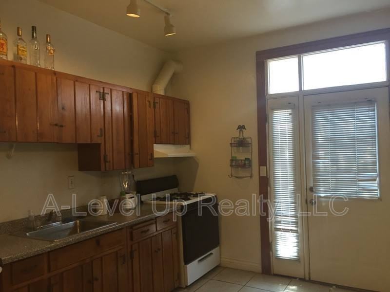 723 E 6th St - Photo 5 of 25