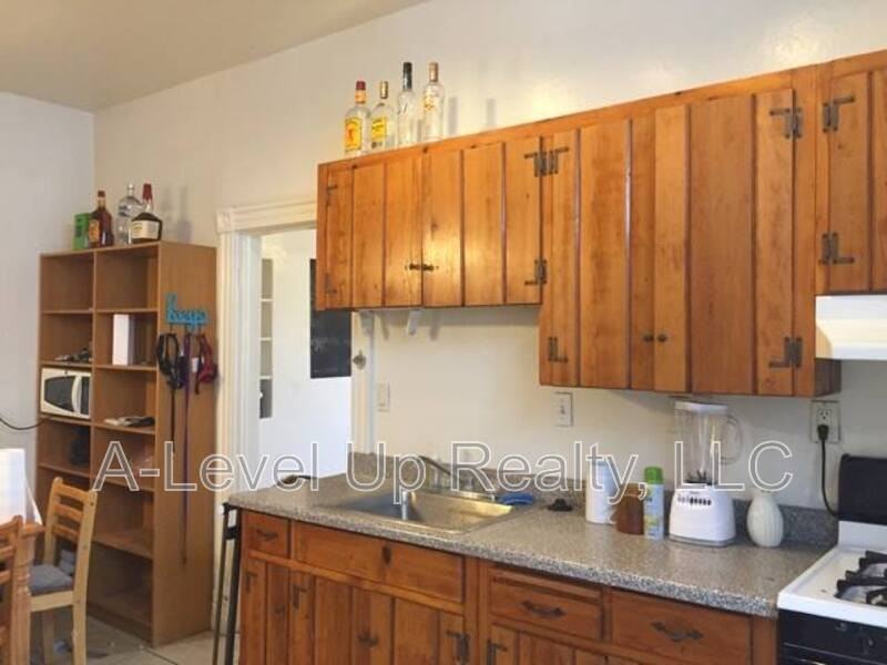 723 E 6th St - Photo 6 of 25