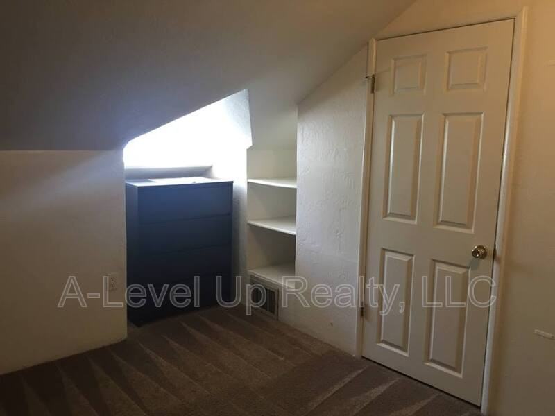 723 E 6th St - Photo 7 of 25