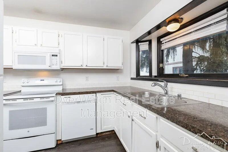 627 N Klevin St #B - Photo 2 of 12