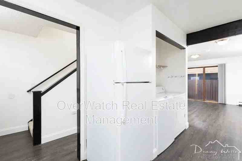 627 N Klevin St #B - Photo 3 of 12