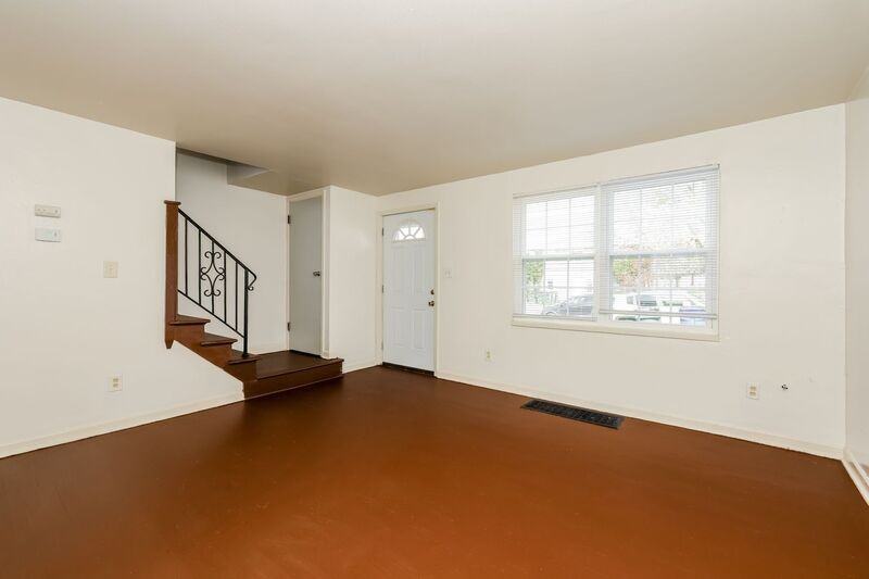 1302 Chardon Ct - Photo 3 of 10