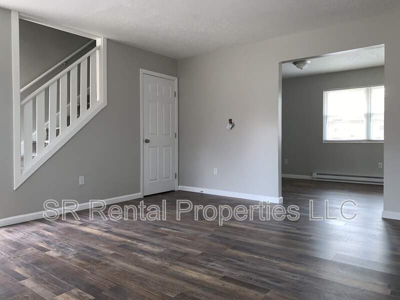 212 Bridge St #B - Photo 2 of 8