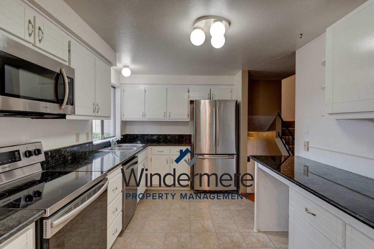 396 Nw Fairhaven Dr - Photo 3 of 35