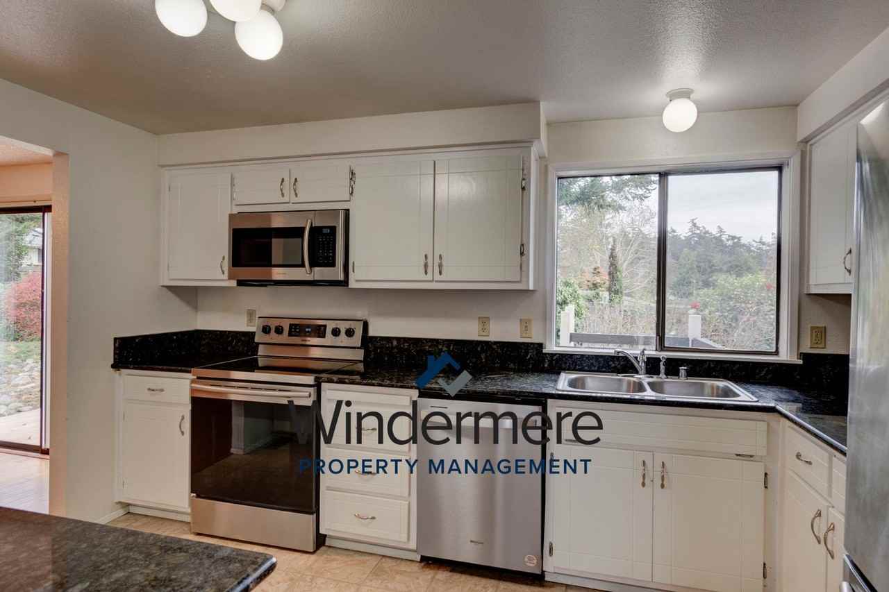 396 Nw Fairhaven Dr - Photo 4 of 35