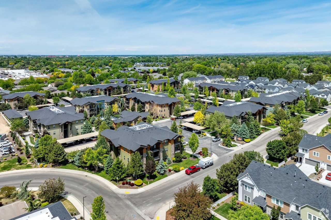 Retreat at Union Square - Photo 2 of 50