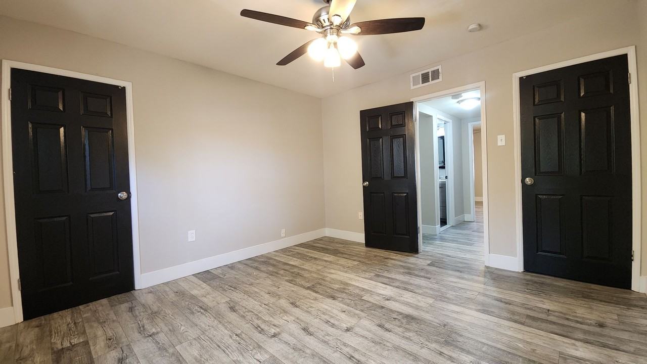 550 S. Clay - Photo 3 of 12