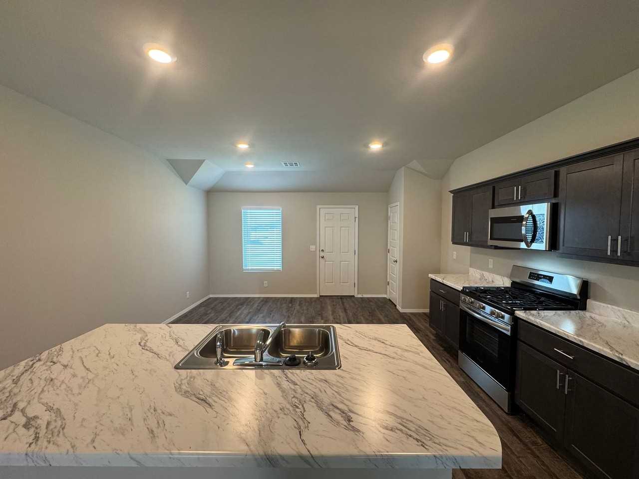 2920 S 13th St - Photo 3 of 19