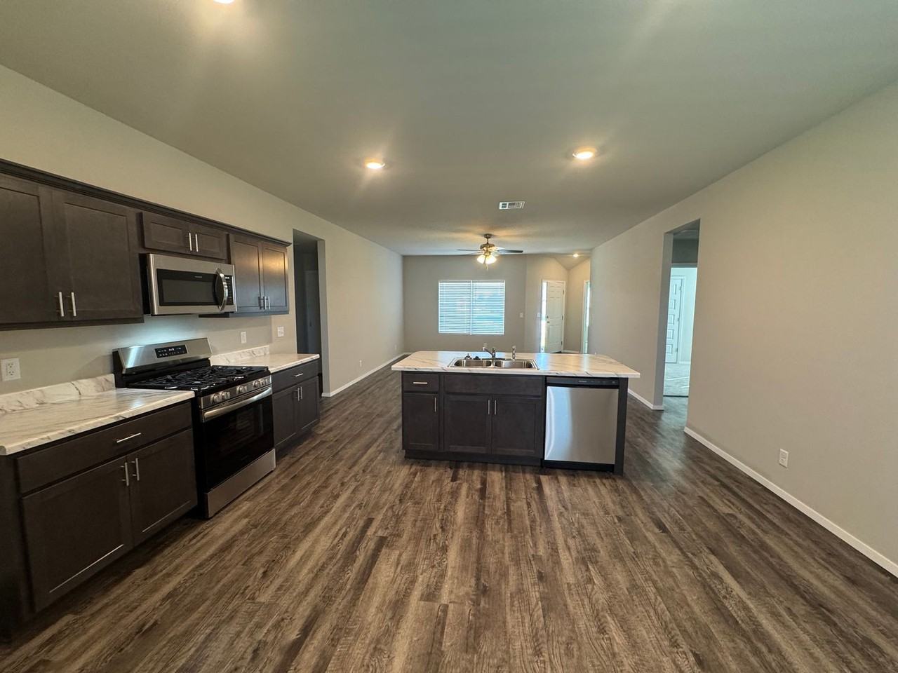 2920 S 13th St - Photo 4 of 19