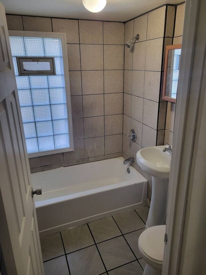 2209 N 29th St - Photo 3 of 8