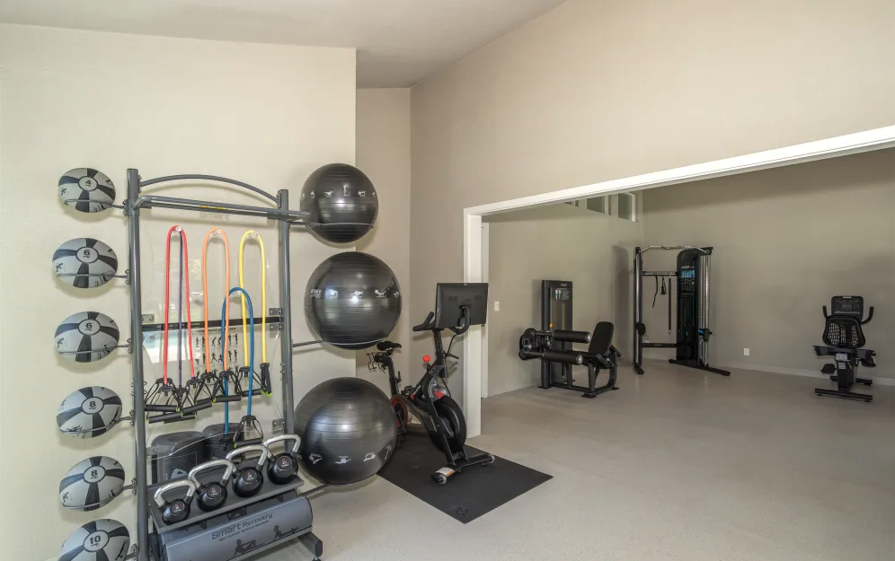 El Macero Apartments - Photo 2 of 16