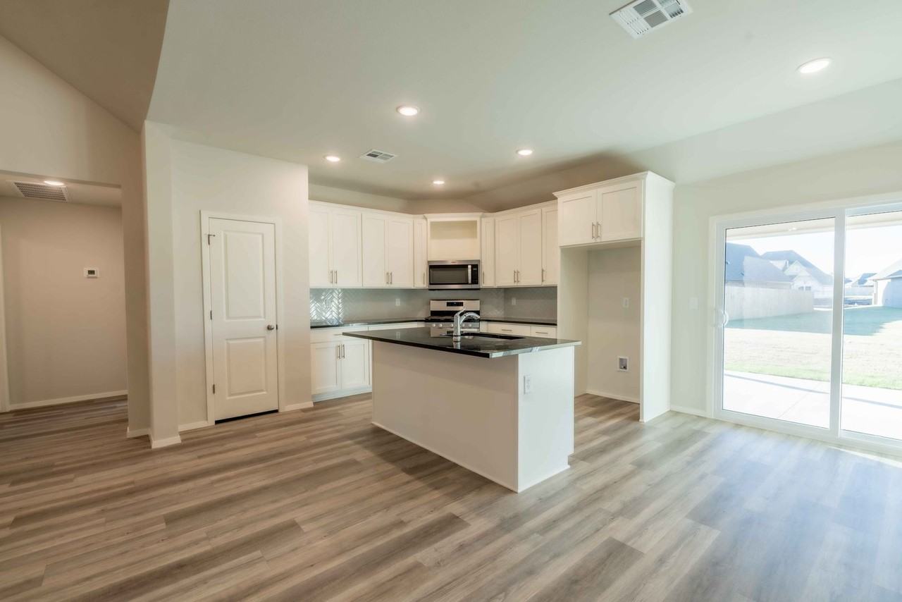 12456 S Lakewood Ave - Photo 3 of 38