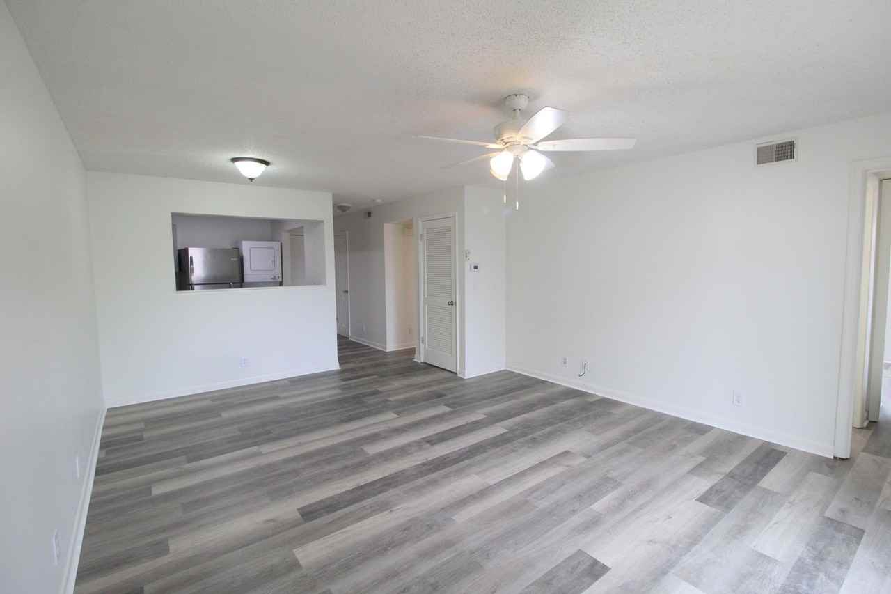 1380 Hunters Rd Apt B - Photo 7 of 16