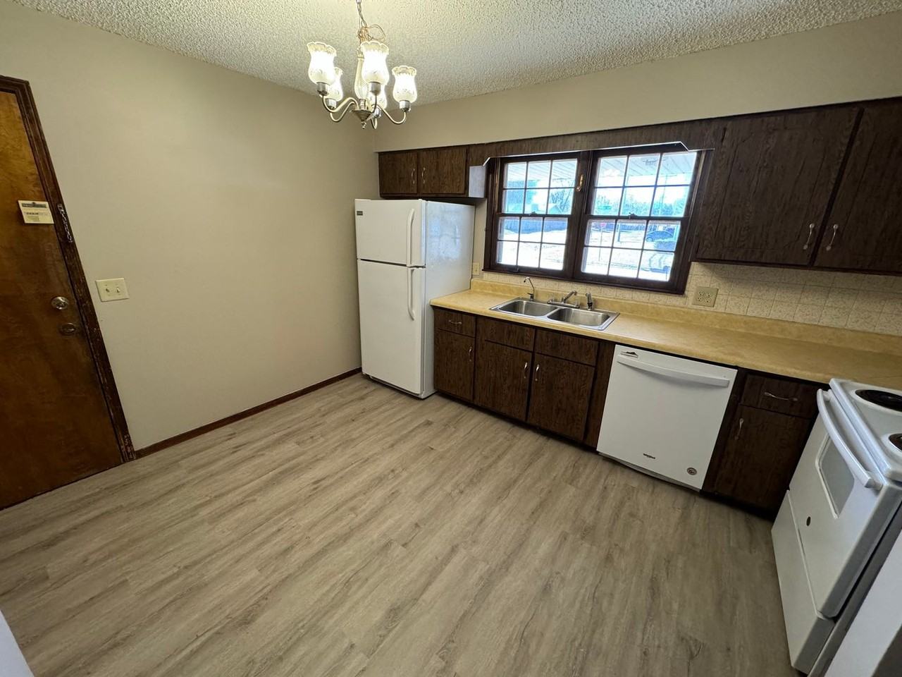 1158 S Craig Ave - Photo 5 of 13