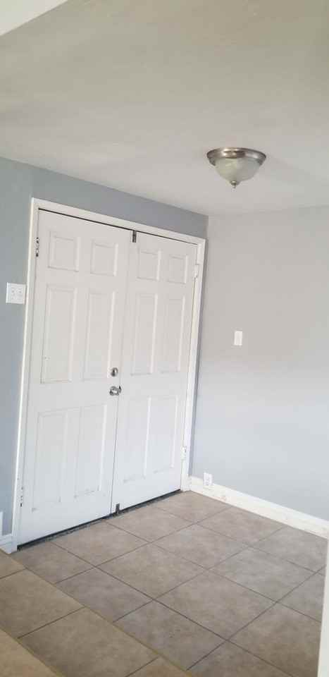 101 N Stine Rd - Photo 3 of 10