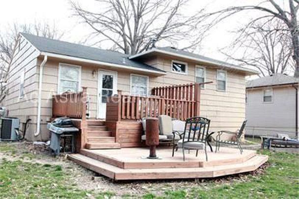 1005 E 117th St - Photo 2 of 16