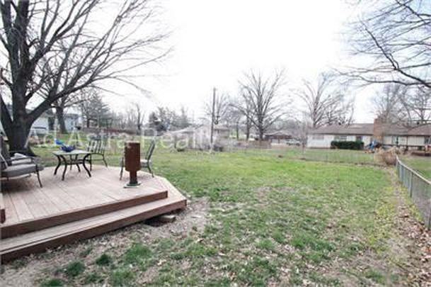 1005 E 117th St - Photo 4 of 16