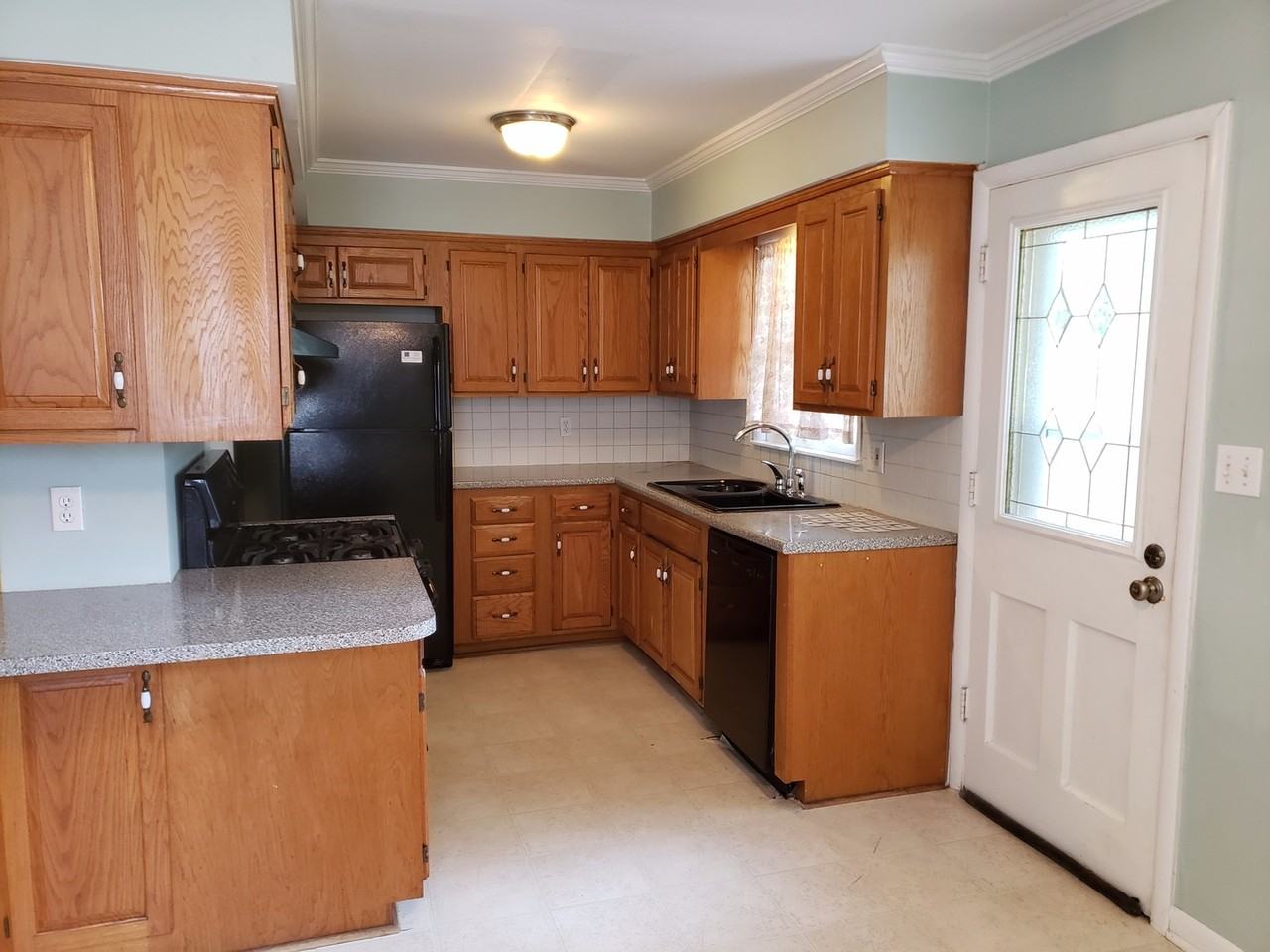 1005 E 117th St - Photo 5 of 16