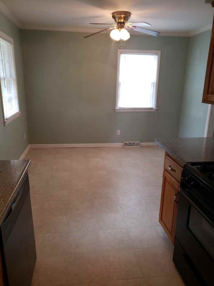 1005 E 117th St - Photo 7 of 16