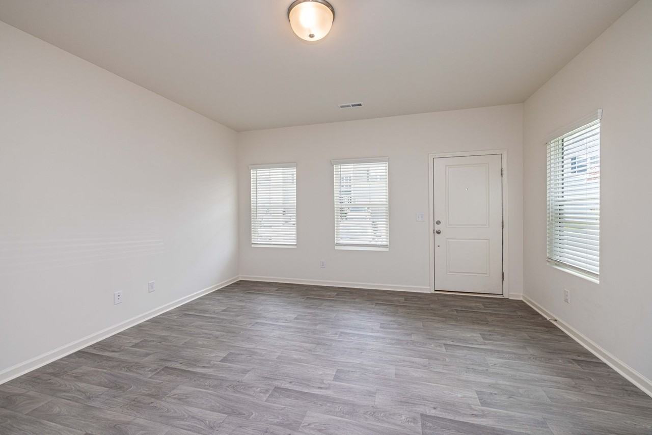 14143 Clayborn St - Photo 3 of 25