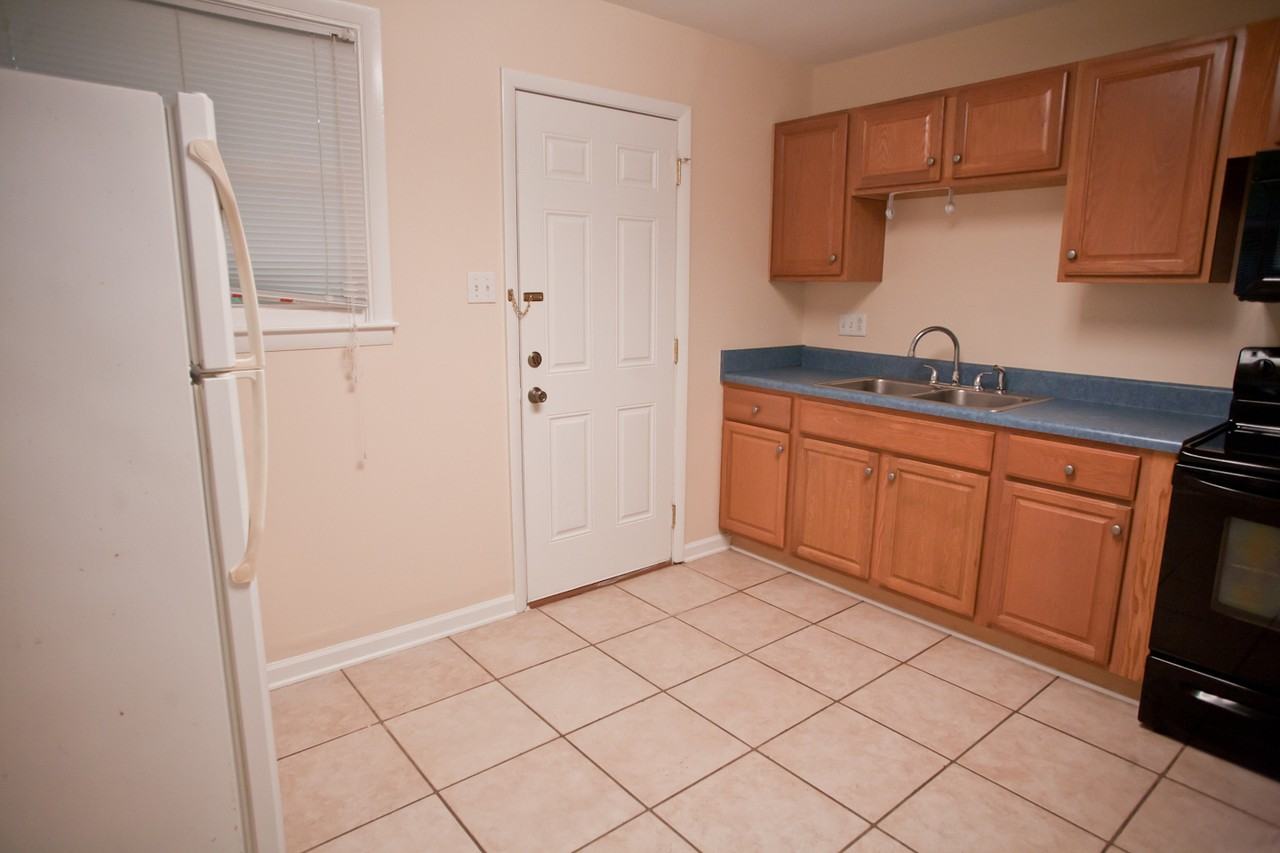 611 Hillsborough St #2 - Photo 7 of 12