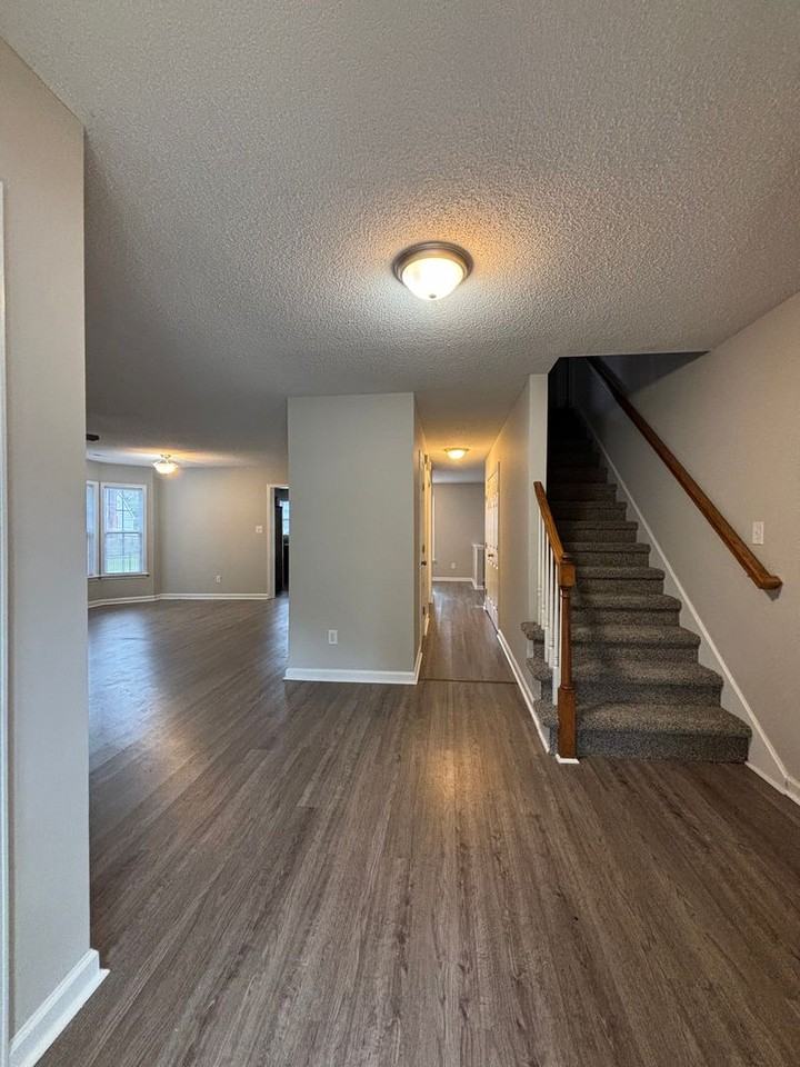 804 Pine Valley Ct - Photo 5 of 34