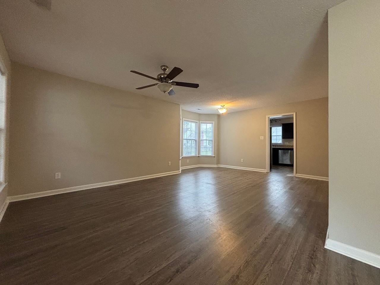 804 Pine Valley Ct - Photo 6 of 34