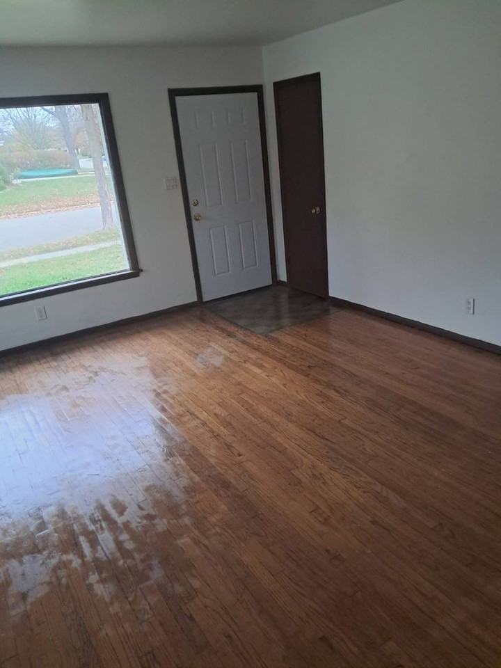 2449 W Custer Ave - Photo 3 of 8