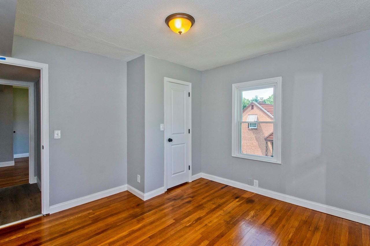 518-520 Kings Hwy - Photo 3 of 18