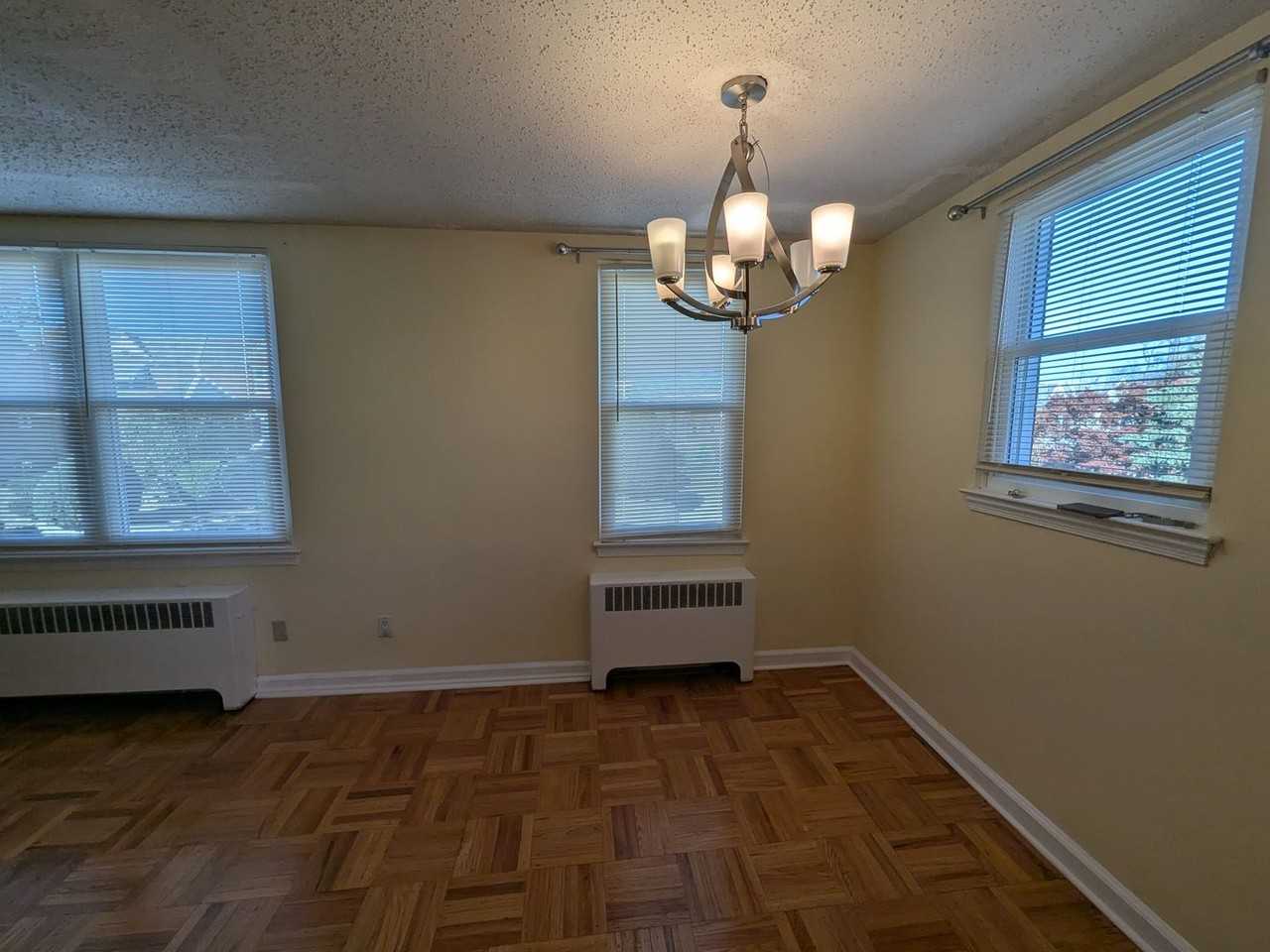 918 E Sharpnack St - Photo 3 of 18