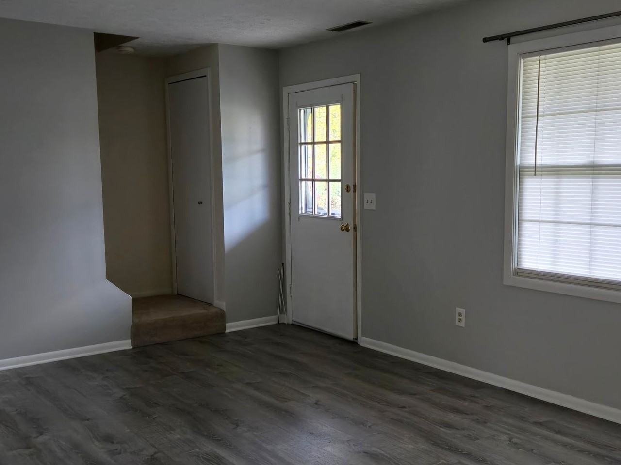 1235 Hillcrest Dr - Photo 2 of 19