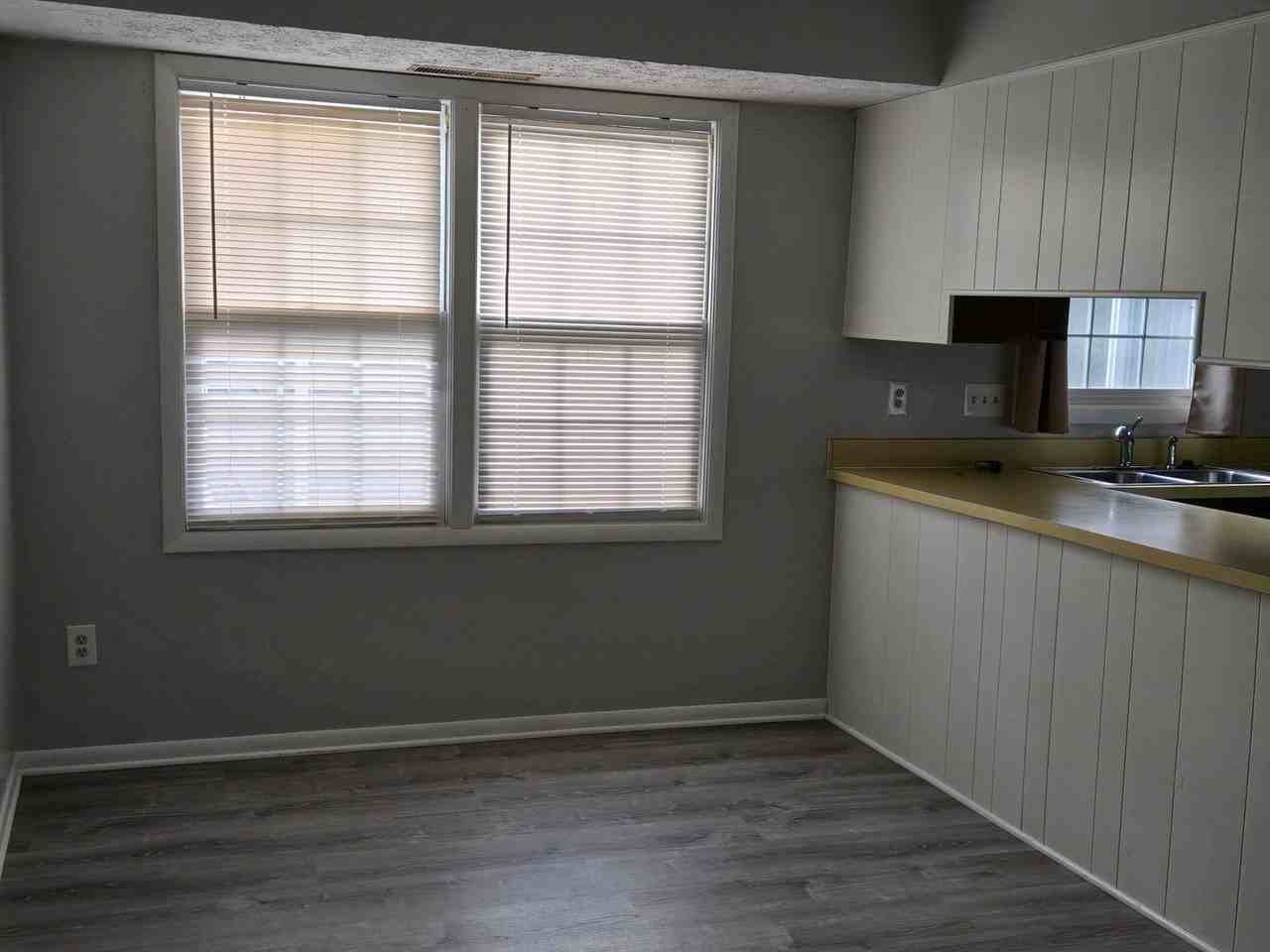 1235 Hillcrest Dr - Photo 4 of 19