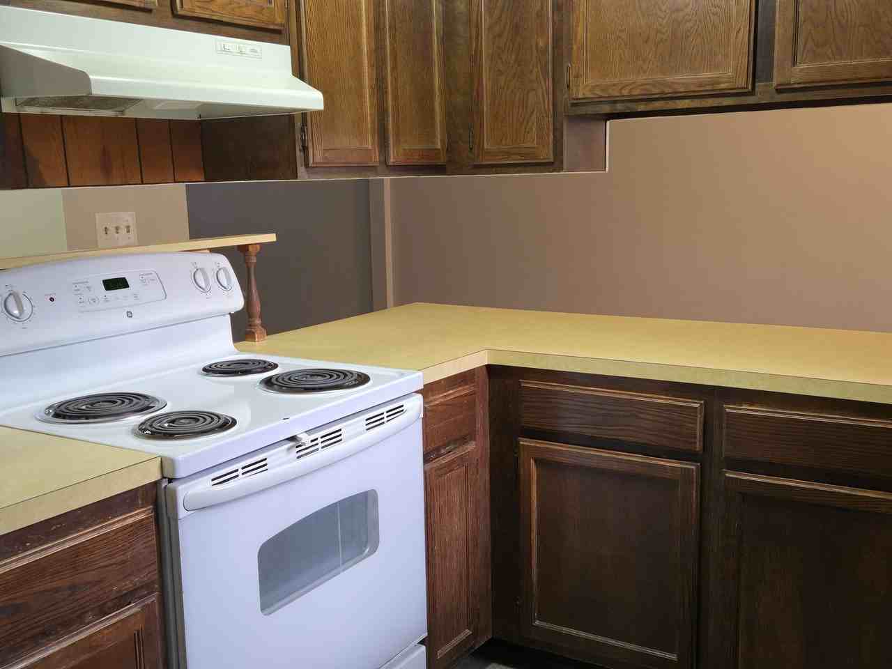 1235 Hillcrest Dr - Photo 5 of 19