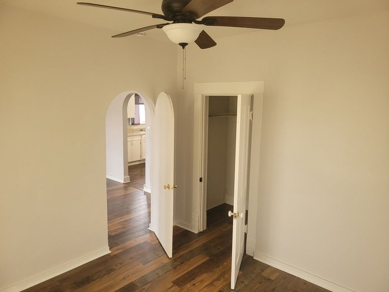 112 W 4th St - Photo 4 of 9