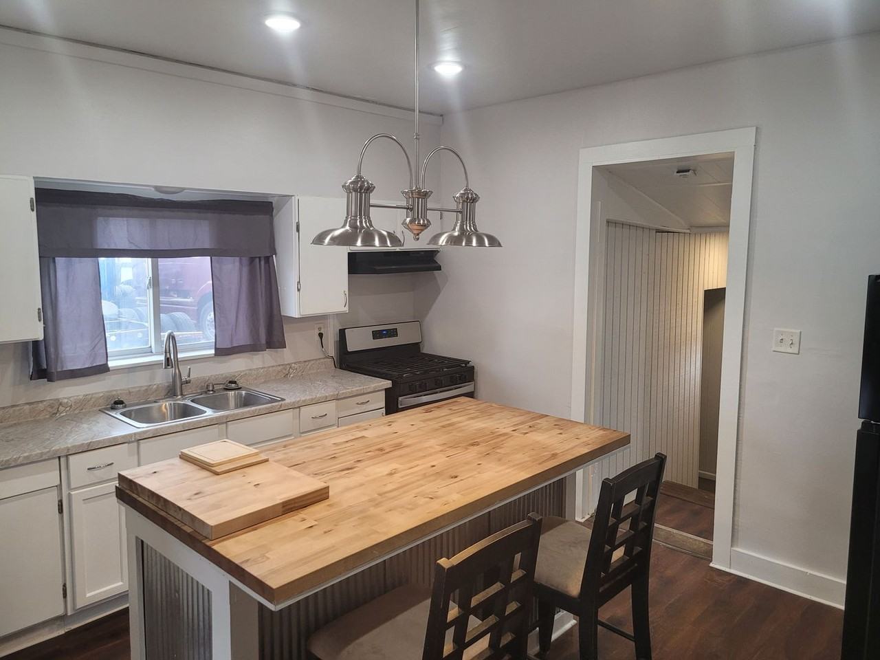 112 W 4th St - Photo 5 of 9