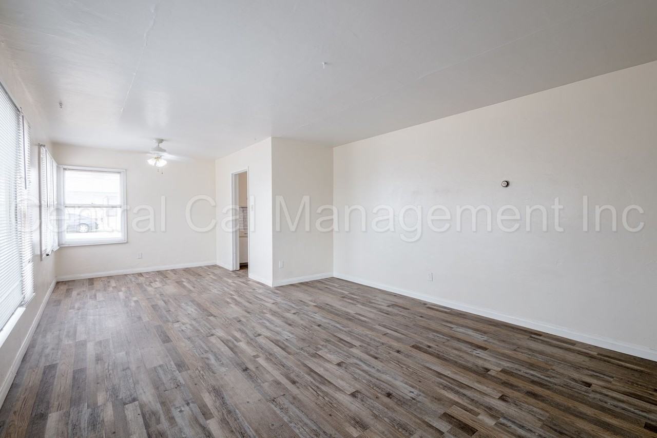 2016 Airport Dr - Photo 3 of 18