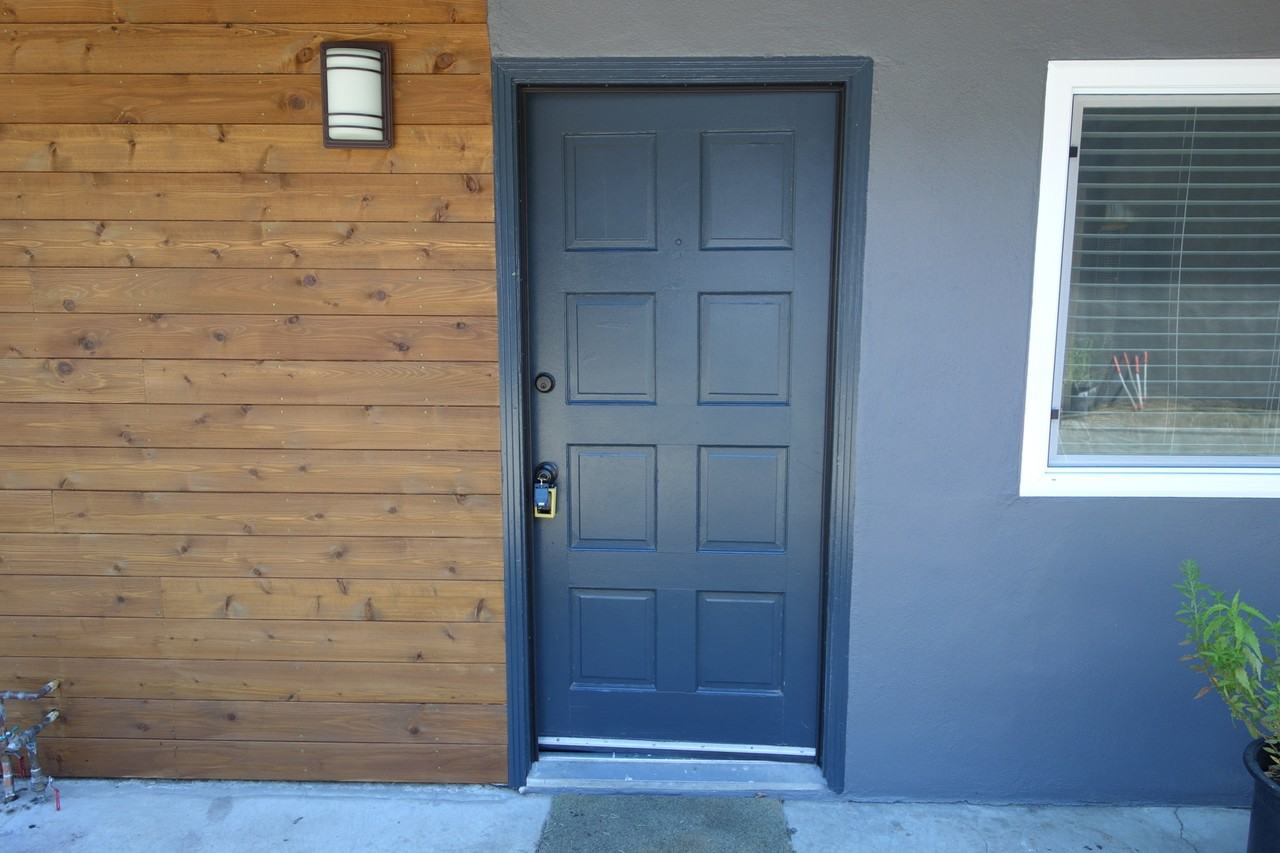 Townhome unit, 1 car parking, on - Photo 3 of 17