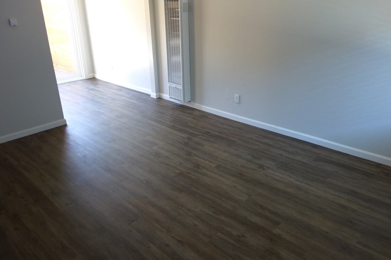 Townhome unit, 1 car parking, on - Photo 4 of 17