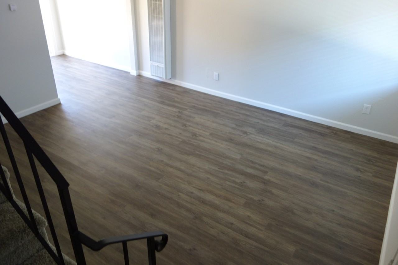 Townhome unit, 1 car parking, on - Photo 6 of 17