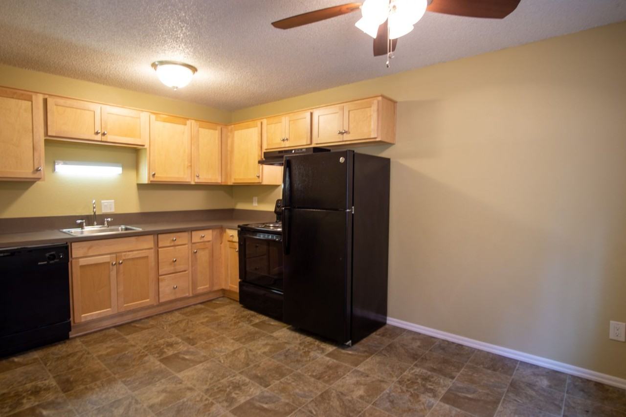 1527 Se Stark St - Photo 3 of 13