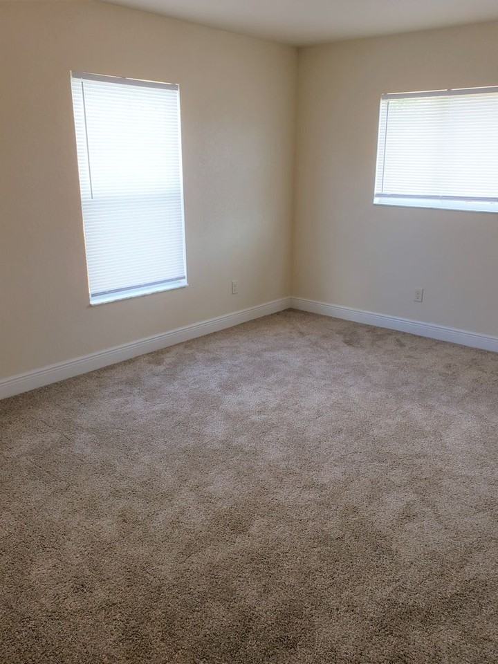 715 N Vermeer Way - Photo 5 of 11