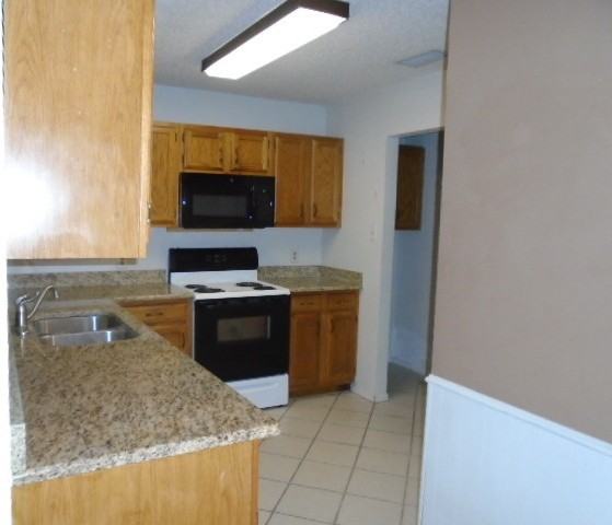 3194 Chimney Cir - Photo 2 of 11