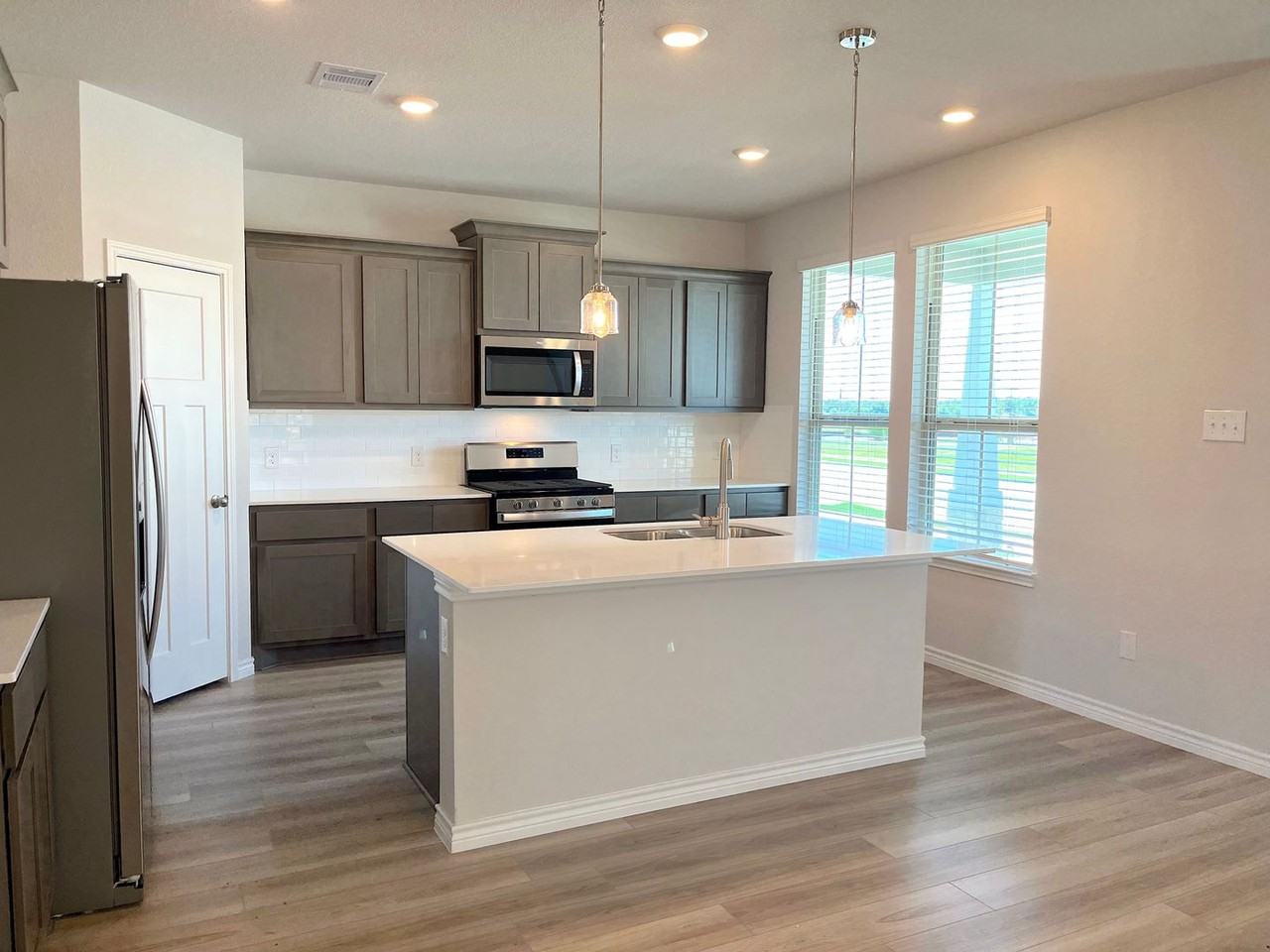 803 Double Mountain Rd - Photo 4 of 17
